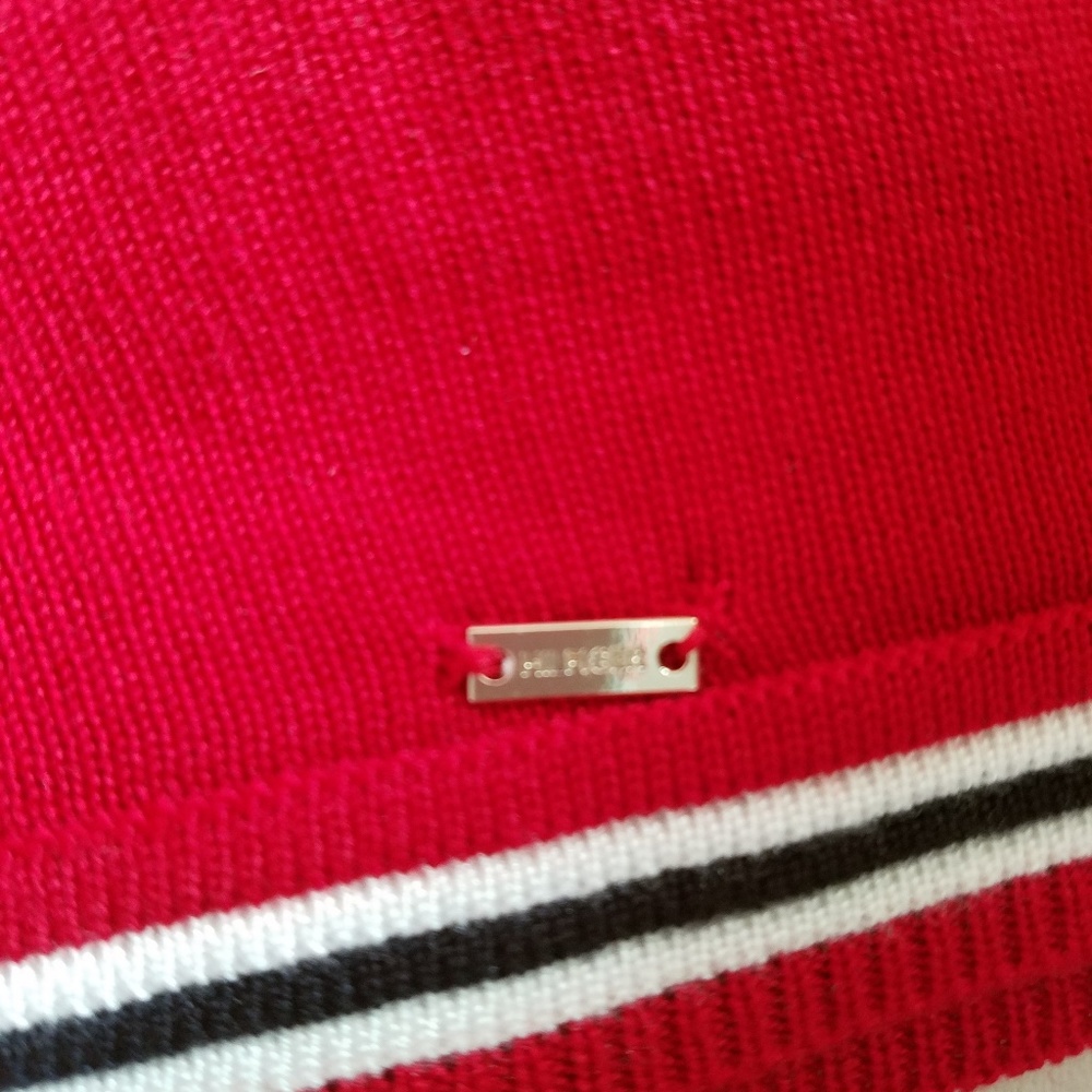 NEW 💯 Tommy Hilfiger Turtleneck Red/Black/White - Picture 4 of 12